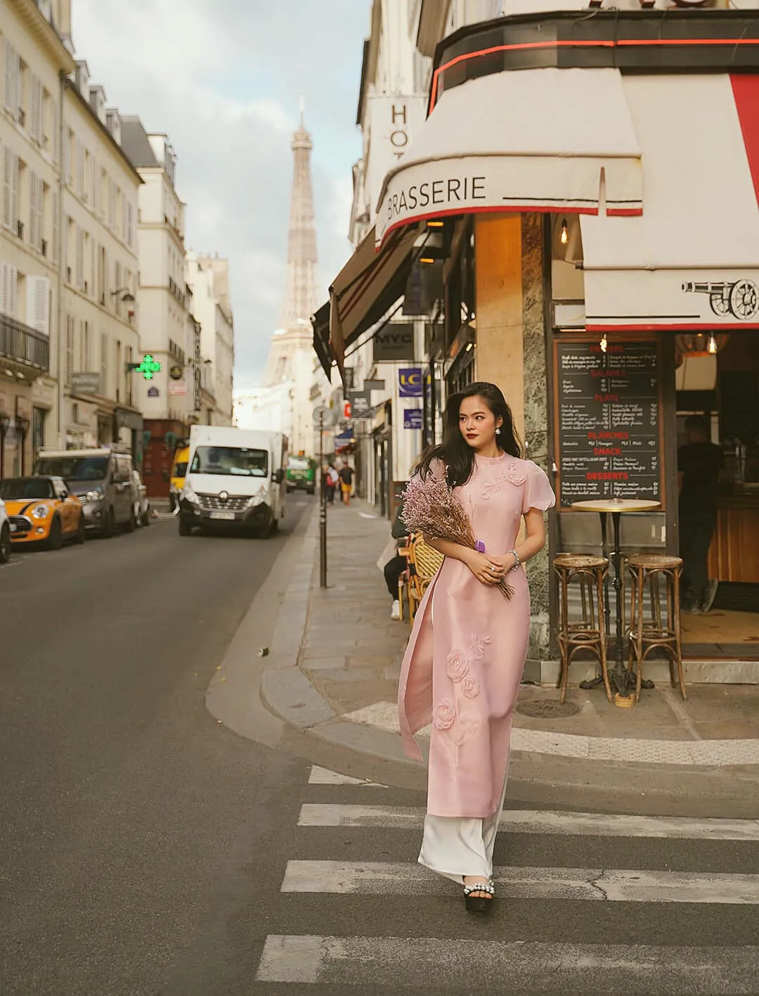 ?nh tham kh?o Lukas Paris