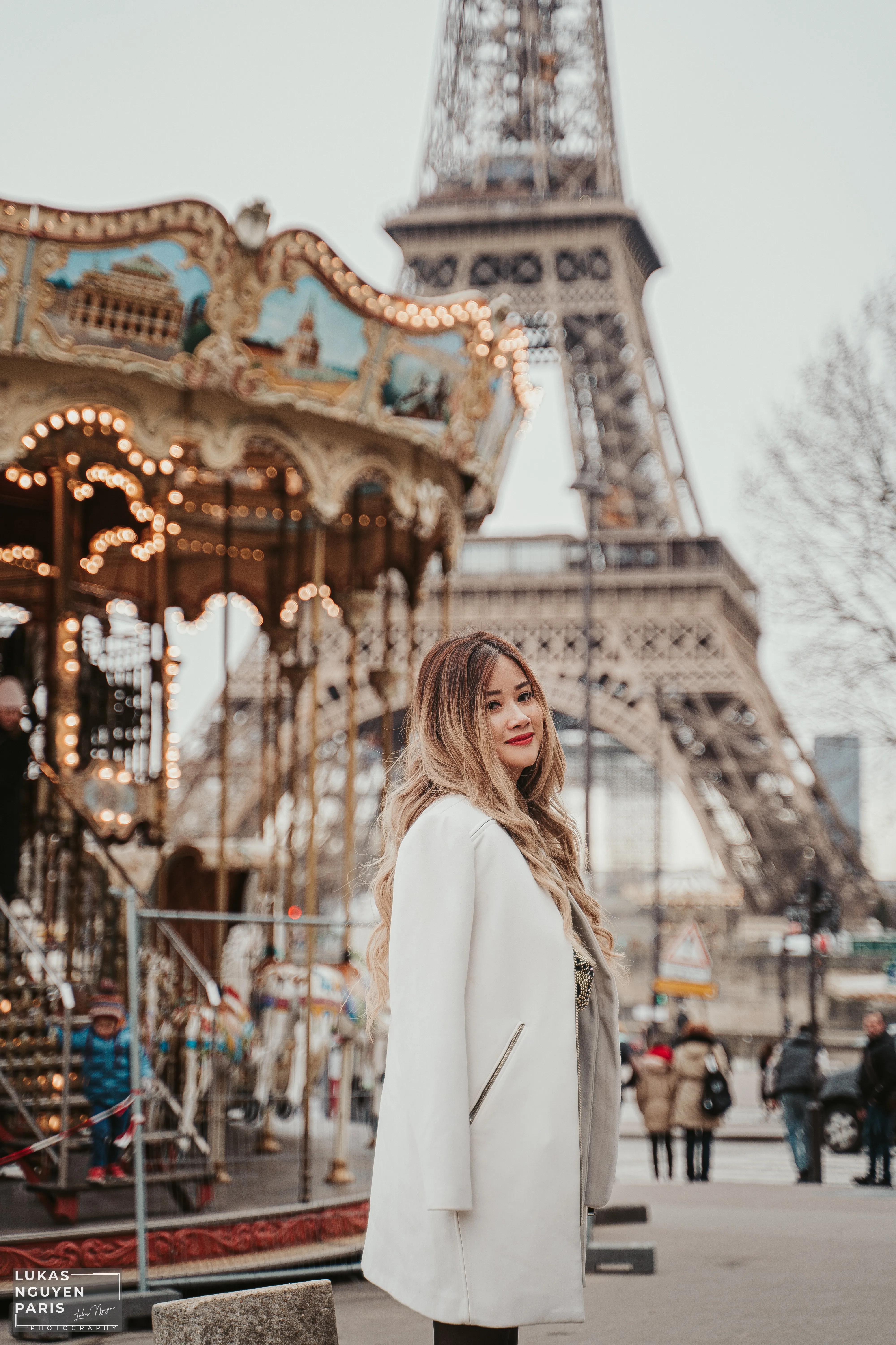 ?nh tham kh?o Lukas Paris